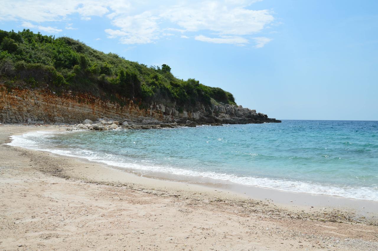 Отель Heaven Beach Саранда Экстерьер фото